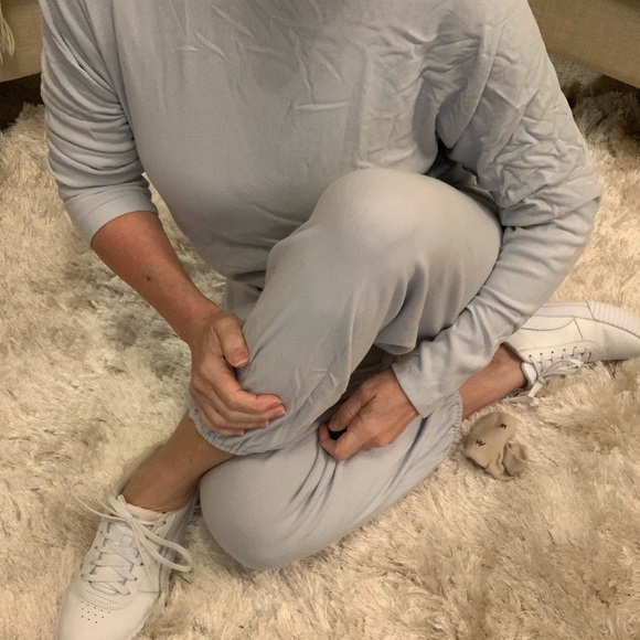 Eberjey lounge top. Large. Boxy, long sleeves. Top is 23” from shoulder to hem. - Picture 2 of 6